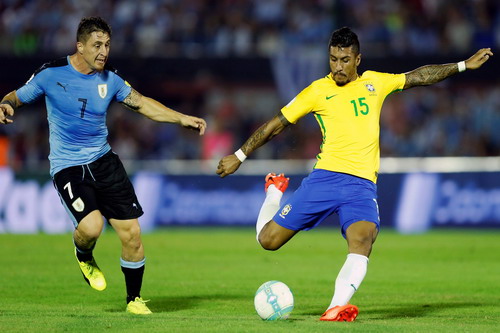 Hat-trick của Paulinho đưa Brazil đến World Cup