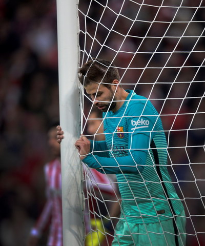 Hình ảnh này liên tục được lặp lại với Pique và Barcelona