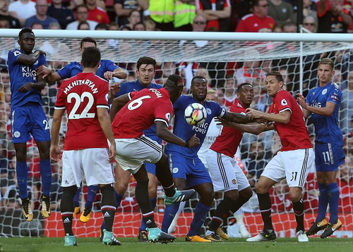 Man United lục đục, cầu thủ công khai "bật" Mourinho