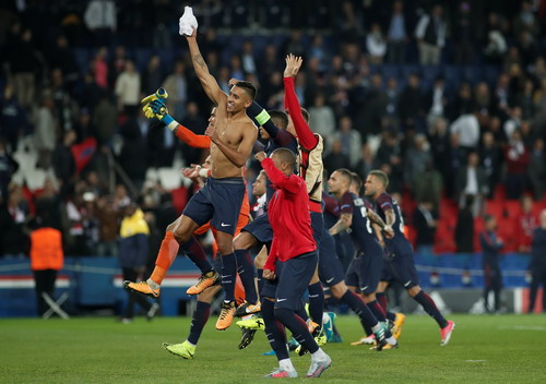 Neymar và Cavani lập công, PSG đè bẹp "hùm xám" Bayern