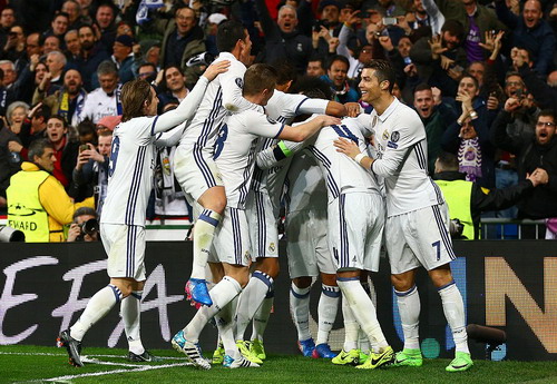 Casemiro lập siêu phẩm, Real Madrid hạ gục Napoli