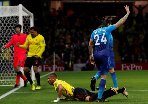 &Aacute;c mộng ph&uacute;t b&ugrave; giờ, Arsenal &ocirc;m hận trận derby - Ảnh 4.