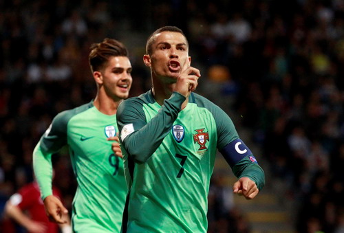 Pháp gục ngã phút bù giờ, Ronaldo giành 3 điểm cho Bồ Đào Nha