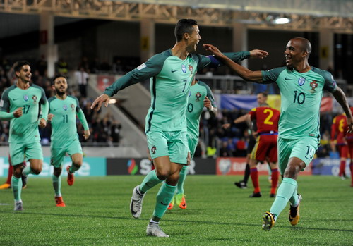 Ronaldo tỏa sáng, Bồ Đào Nha vẫn có nguy cơ bị loại