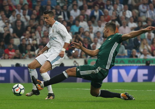 Dị nh&acirc;n Ronaldo t&aacute;i xuất, Real Madrid thua trắng Betis - Ảnh 2.