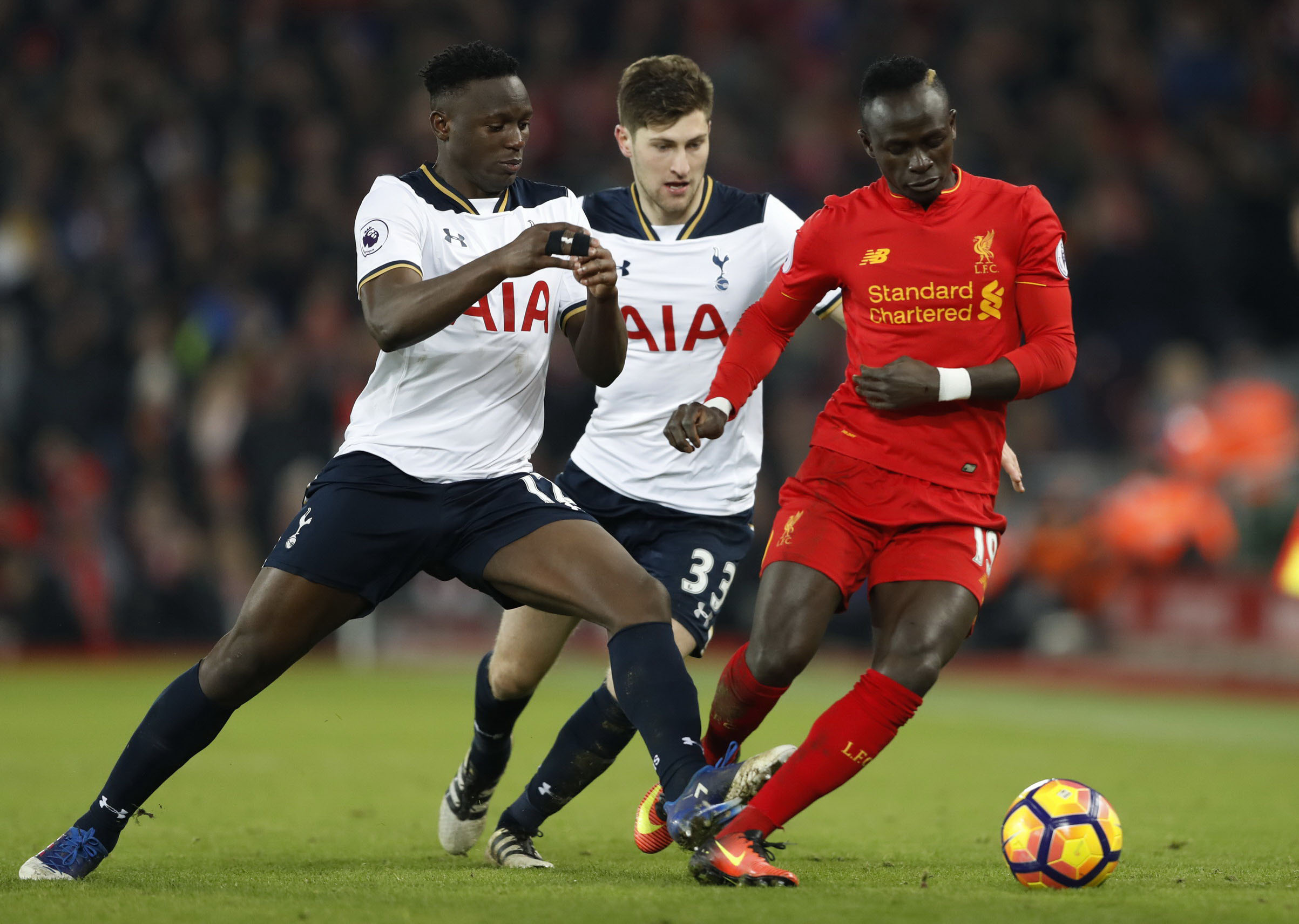 Liverpool hâm nóng cuộc đua tốp 4