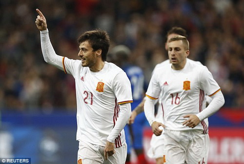 David Silva mở tỉ số trận đấu từ chấm 11m