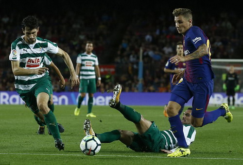 Si&ecirc;u nh&acirc;n Messi đ&aacute;nh poker, Barcelona thắng đậm ở Nou Camp - Ảnh 4.