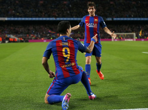 Suarez ghi bàn thắng thứ 107 trong màu áo Barcelona