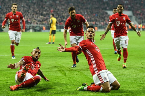 Thiago lập cú đúp, Arsenal đại bại ở Munich