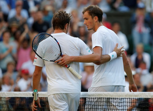 Wawrinka thua bẽ mặt, Nadal thắng trận mở màn Wimbledon