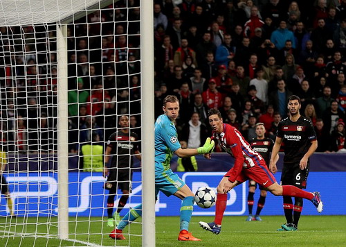 Fernando Torres nhấn chìm Leverkusen bằng bàn thắng ấn đĩnh tỉ số 4-2