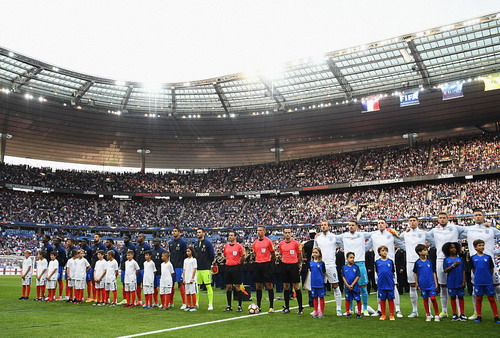 Hậu vệ ghi b&agrave;n, Ph&aacute;p hạ nhục tuyển Anh ở Stade de France - Ảnh 2.