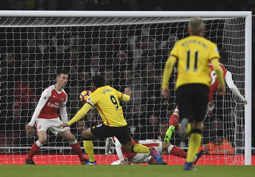 Troy Deeney ghi bàn nhân đôi cách biệt chỉ sau 13 phút