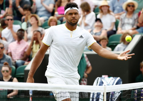 Djokovic lạnh l&ugrave;ng tho&aacute;t hiểm, Federer chờ đối đầu tiểu Federer - Ảnh 1.