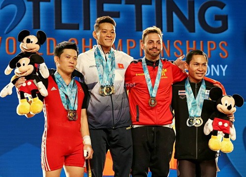 Thạch Kim Tuấn vô địch cử tạ thế giới hạng 56kg