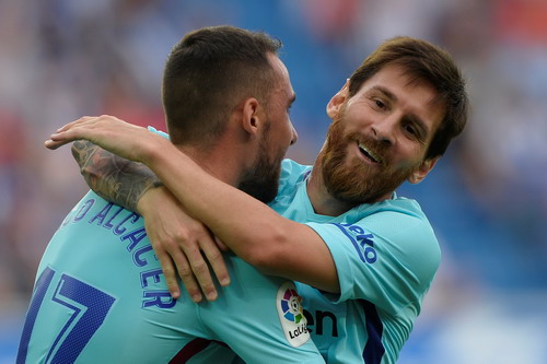 Hỏng phạt đền, lập cú đúp, Messi tỏa sáng với Barcelona