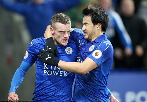 Vardy lập cú đúp, Leicester quật ngã Liverpool