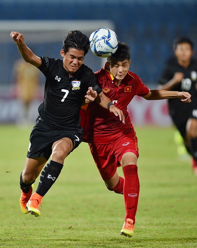 Chiến t&iacute;ch U15, mơ tương lai b&oacute;ng đ&aacute; Việt - Ảnh 2.