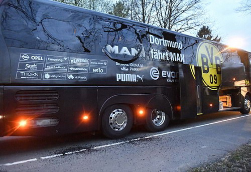 Nổ bom xe chở cầu thủ, Dortmund hoãn đấu Champions League