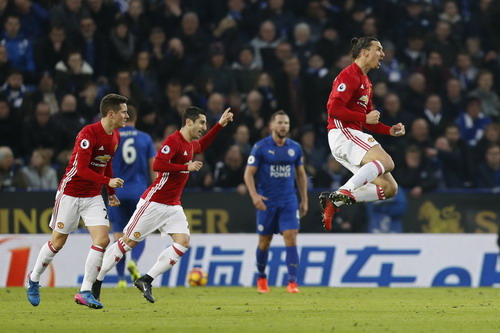 Leicester suy sụp, Man United áp sát tốp 5