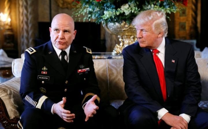 Cố vấn nhiều lần khuy&ecirc;n &ocirc;ng Donald Trump kh&ocirc;ng chọc &ocirc;ng Kim - Ảnh 1.