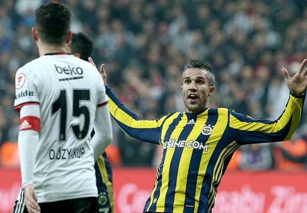 Van Persie chọc tức cựu cầu thủ Arsenal sau khi ghi bàn