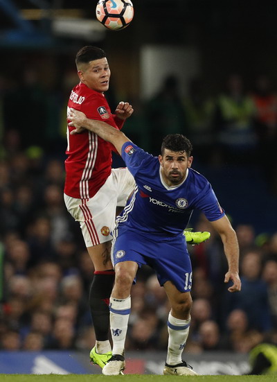 Trung vệ Marcos Rojo l&ecirc;n c&ocirc;ng về thủ