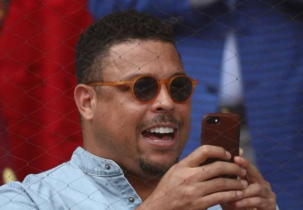 Ronaldo mê Messi nhưng thích CR7 đoạt Quả bóng vàng