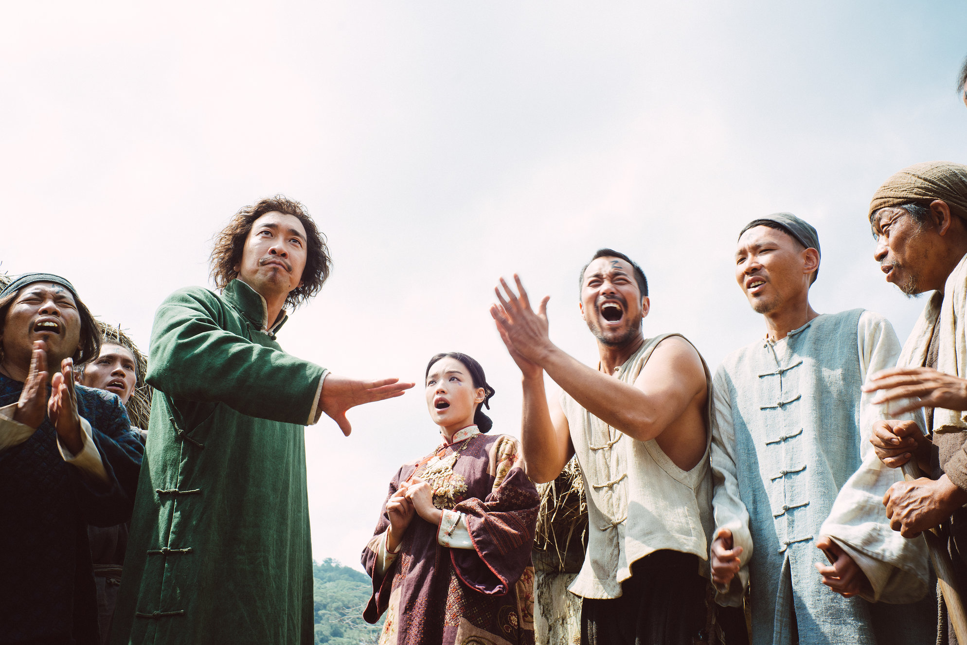Họ quên tất cả, chỉ nghe theo lời trưởng làng
