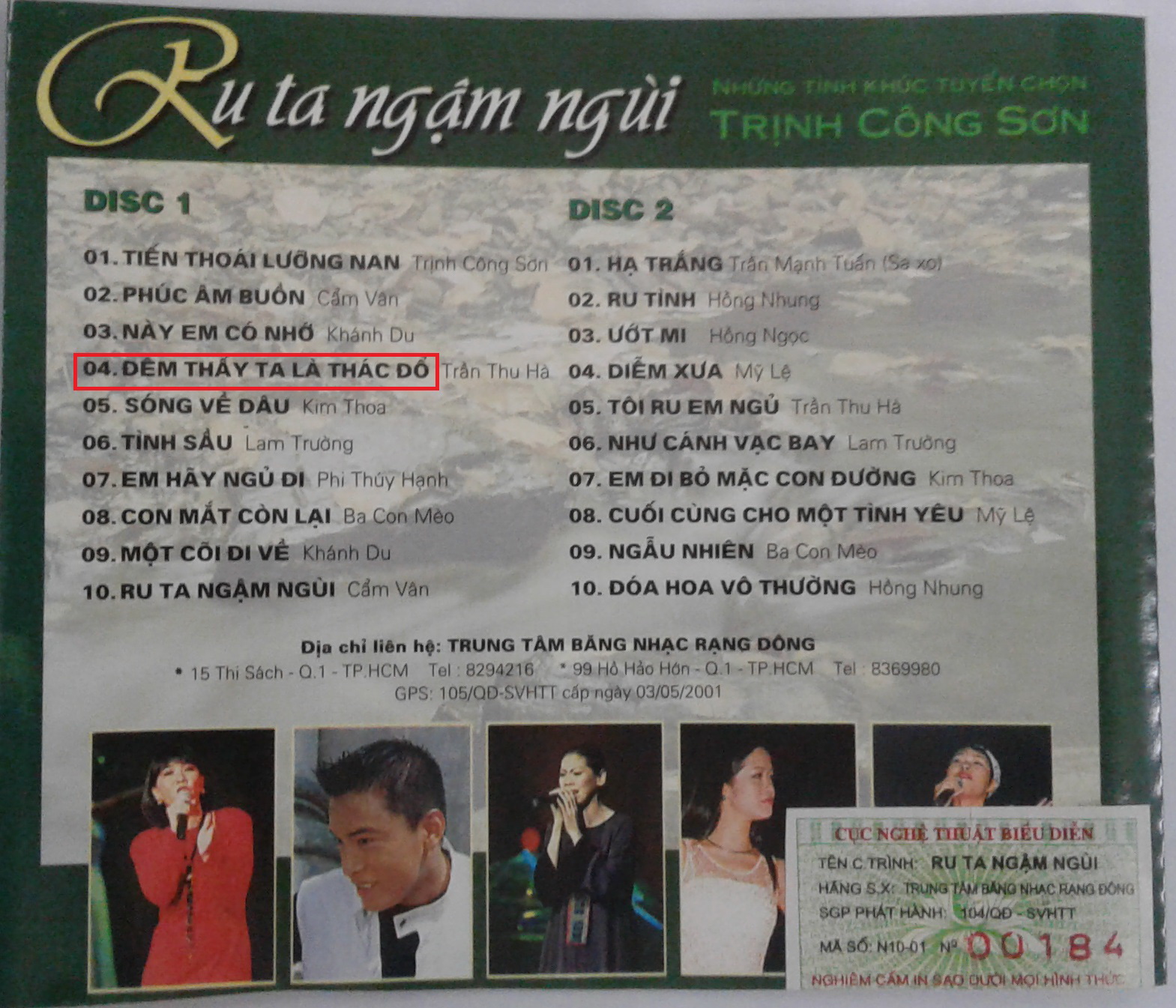 Bìa album Ru ta ngậm ngùi do Trung tâm Băng nhạc Rạng đông sản xuất, sở Văn hóa- Thông tin TP HCM cấp phép; Cục Nghệ thuật biểu diễn cấp tem kiểm soát, có bài hát Đêm thấy ta là thác đổ do ca sĩ Trần Thu Hà thể hiện. Nhưng Cục Nghệ thuật Biểu diễn không công nhận là bài hát đã được cấp phép vì vậy không có trong danh mục của cục. Ảnh: Huy Nguyên