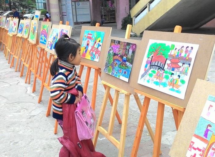 Học sinh tiểu học thi vẽ tranh Sải c&aacute;nh vươn cao - Ảnh 1.
