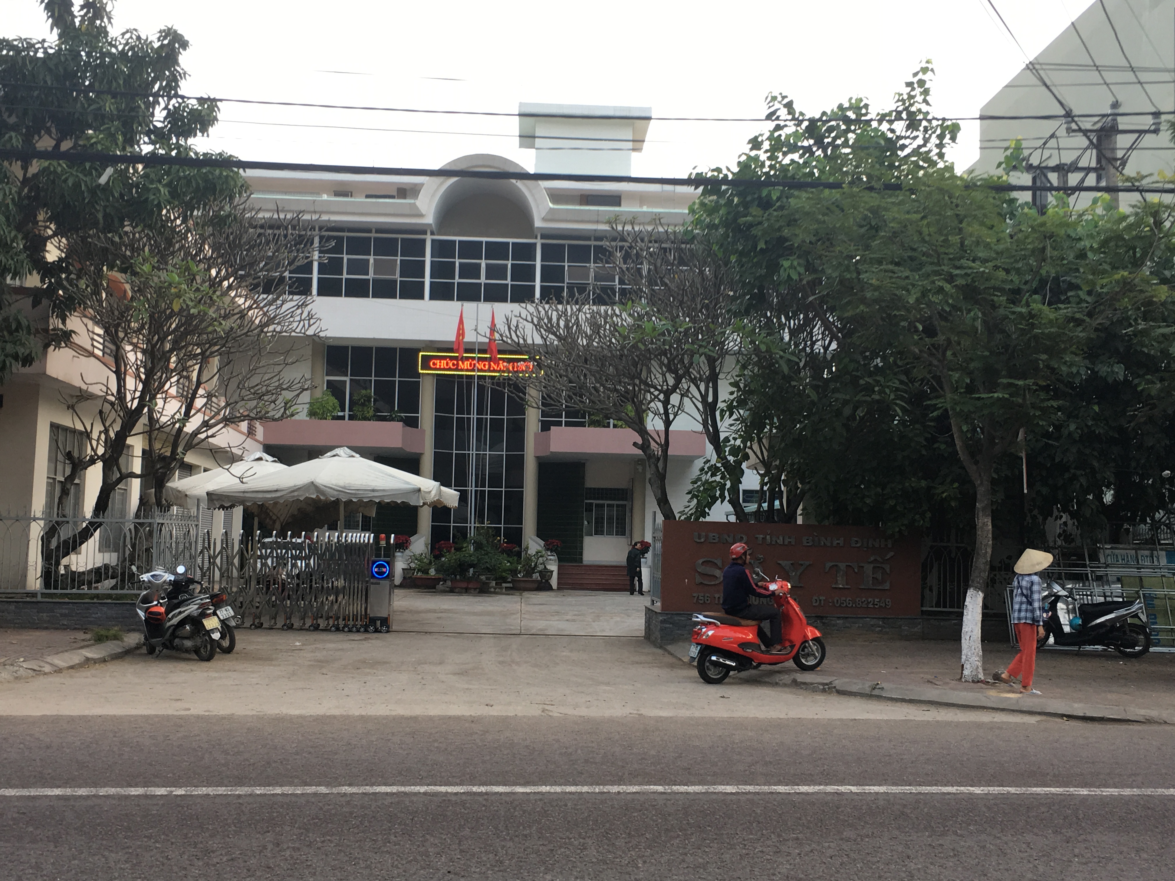 Trụ sở Sở Y tế Bình Định vắng hoe ngày 9-2