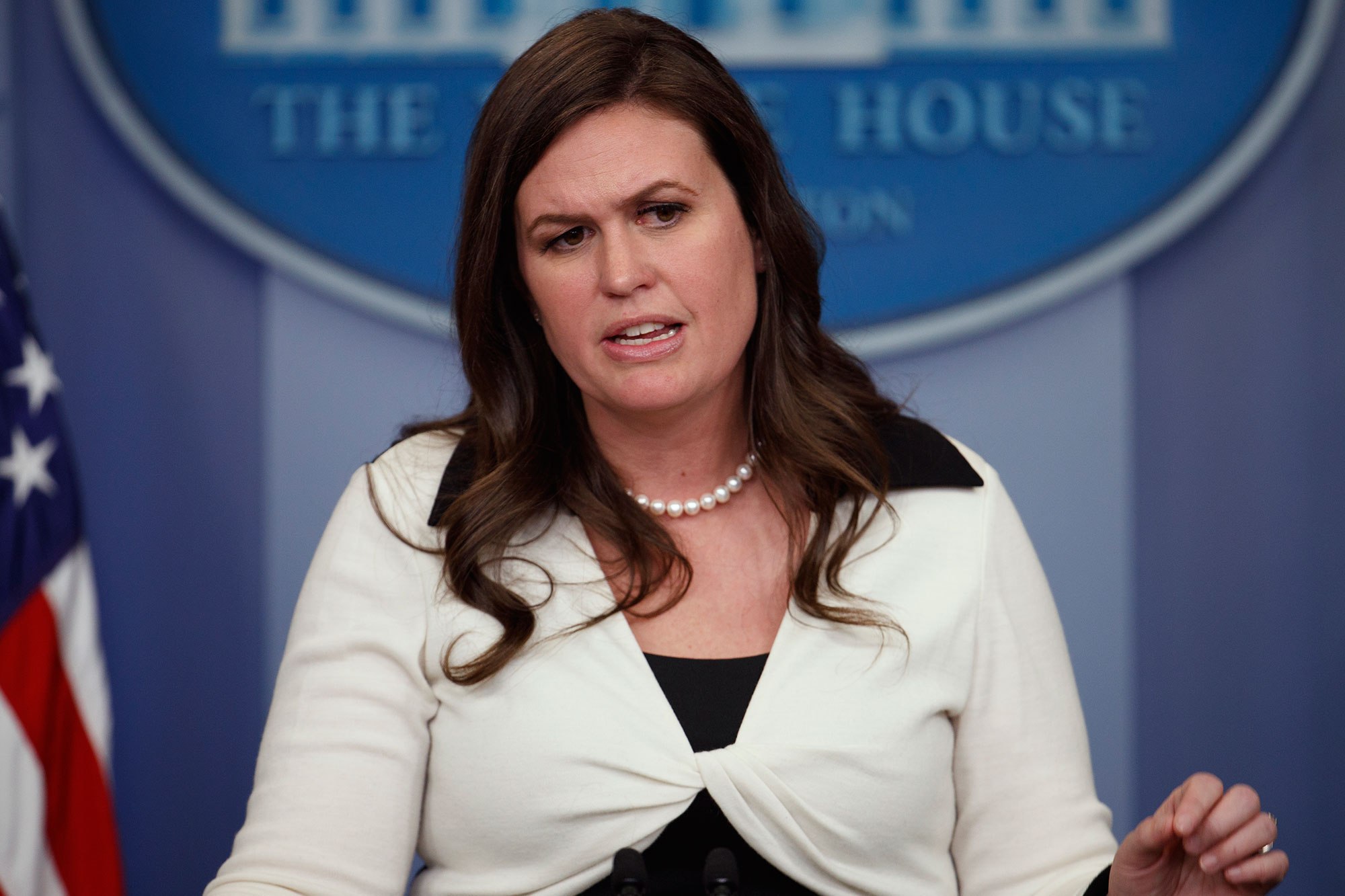 
Ph&aacute;t ng&ocirc;n vi&ecirc;n Nh&agrave; Trắng Sarah Sanders. Ảnh: AP

