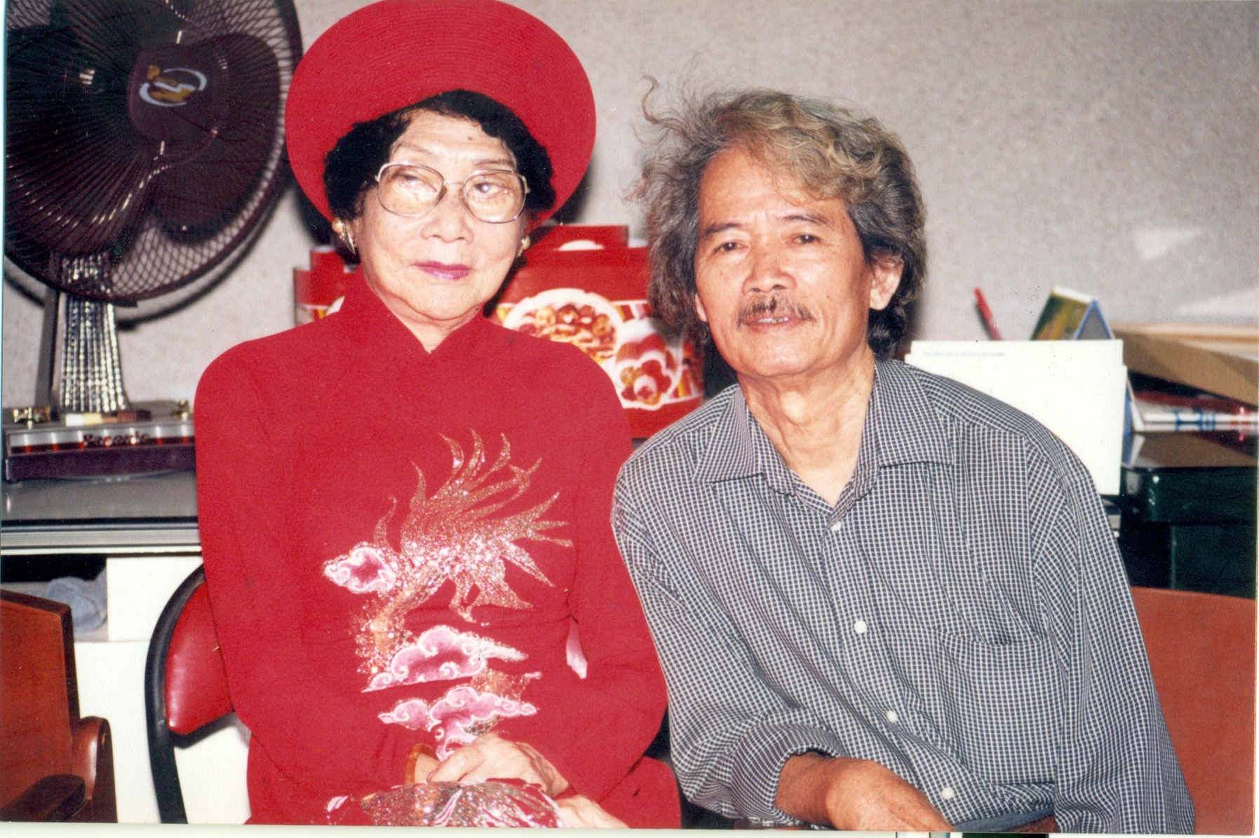 NSND Huỳnh Nga trở thành con nuôi của NSND Phùng Há cách đây 50 năm
