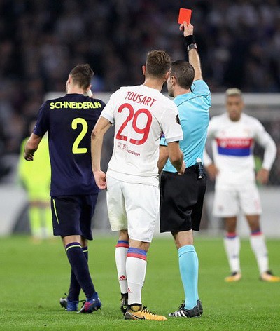 Arsenal mất điểm s&acirc;n nh&agrave;, Everton bị loại khỏi Europa League - Ảnh 5.