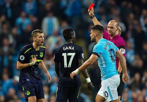 Rooney tỏa sáng, Man City mất điểm ở Etihad