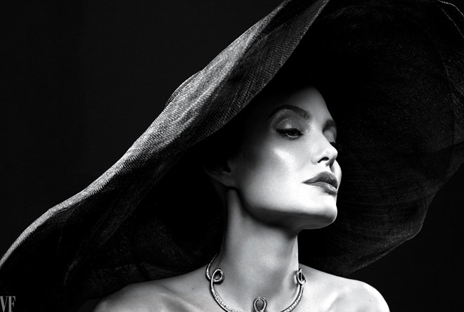 Angelina Jolie tâm sự về bệnh tật, làm mẹ đơn thân - Ảnh 1.