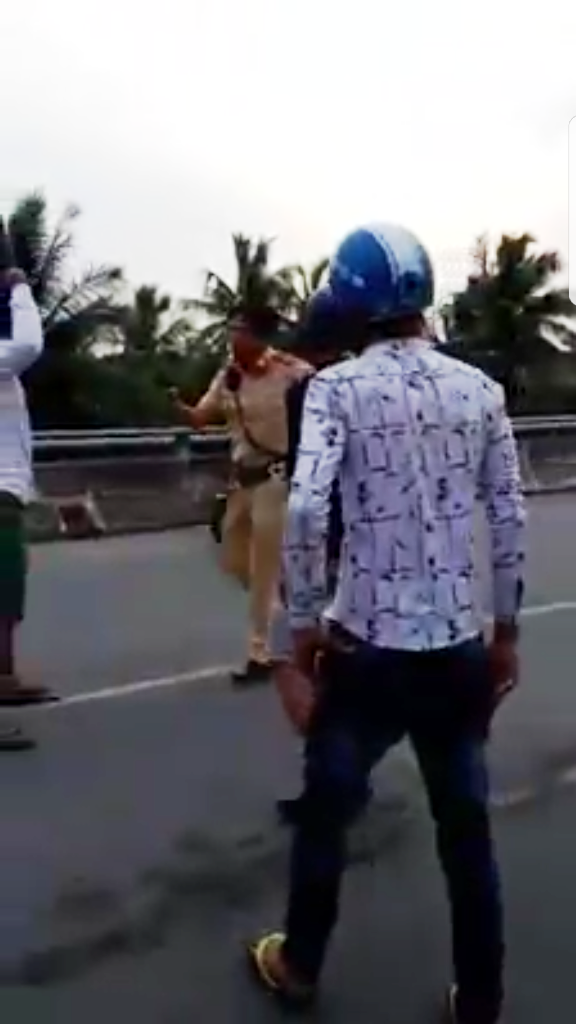 Vụ CSGT r&uacute;t s&uacute;ng: X&aacute;c định 3 người li&ecirc;n quan trong clip - Ảnh 1.