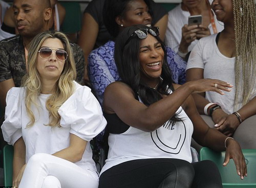 Serena bầu bì đến sân, Roland Garros "sốt" hôn nhân đồng giới