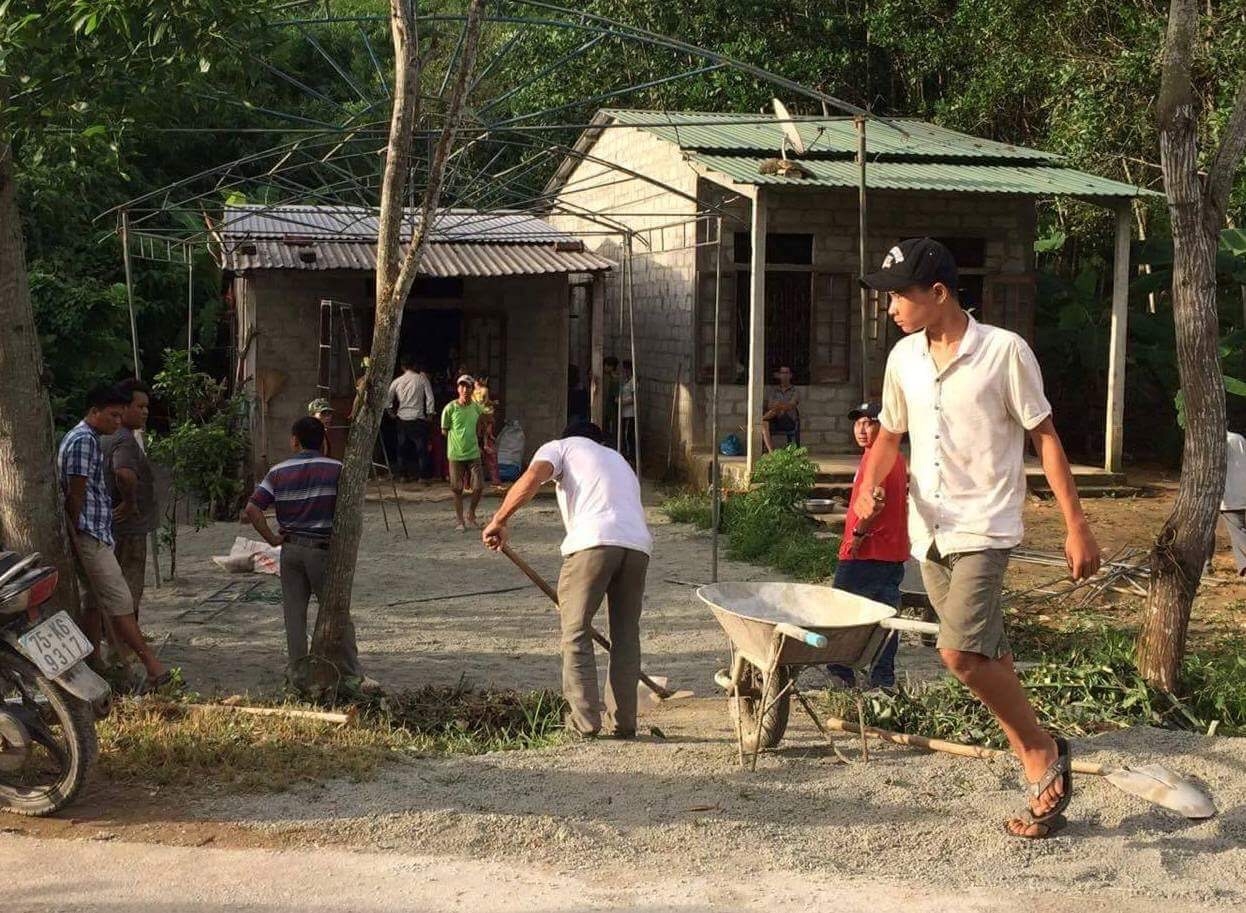 Dùng điện thoại trong nhà vẫn bị sét đánh chết