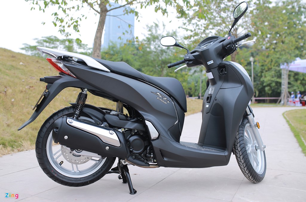 Honda SH 300i đang có lượng khách ổn định, bất chấp giá bán cao chót vót.