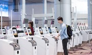 Nhà ga check-in tự động trong sân bay Singapore