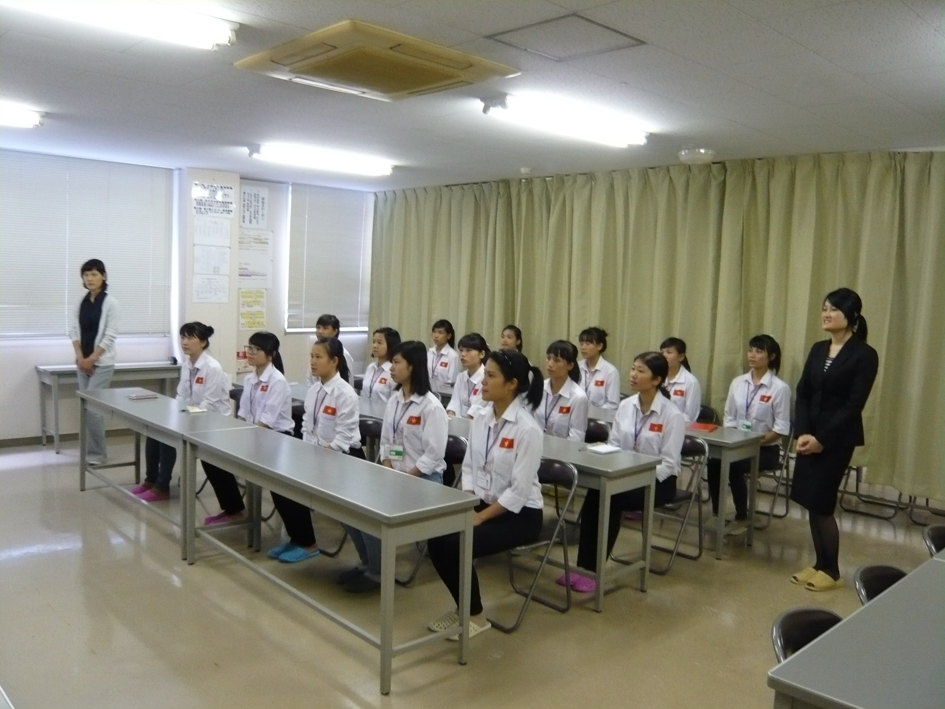 Thực tập sinh về nước... chạy xe ôm, làm thợ xây