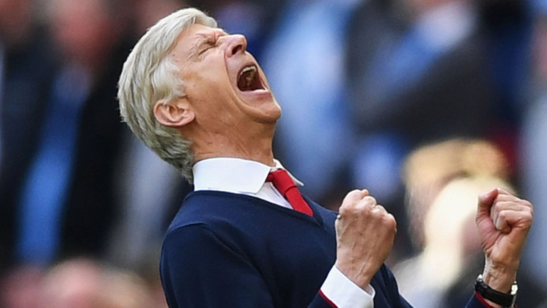 HLV Wenger hứa sẽ tặng huy chương nếu thắng Chelsea