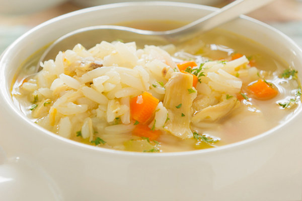 4 lý do không nên ăn cơm chan canh