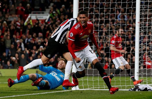Pogba tái xuất, Man United mở đại tiệc