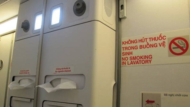 Điều dưỡng Trung Quốc hút thuốc lá trên máy bay đến Việt Nam