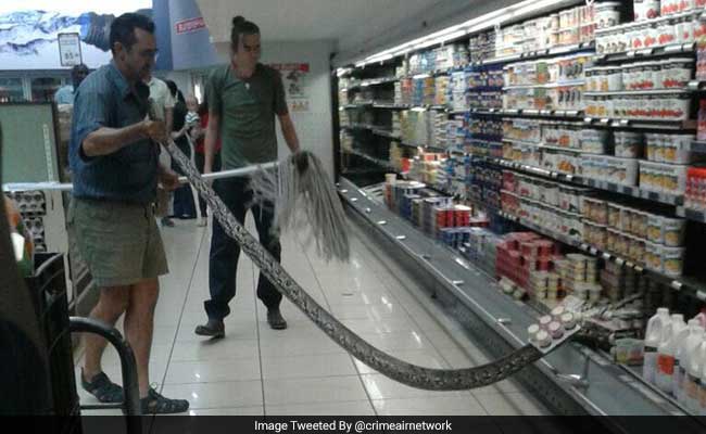 
Một vụ việc tương tự xảy ra ở thủ đ&ocirc; Capte Town - Nam Phi hồi đầu tuần. Ảnh: NDTV
