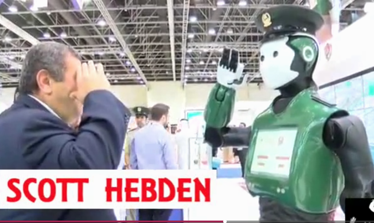 Robot cảnh sát thu tiền phạt trên đường phố Dubai